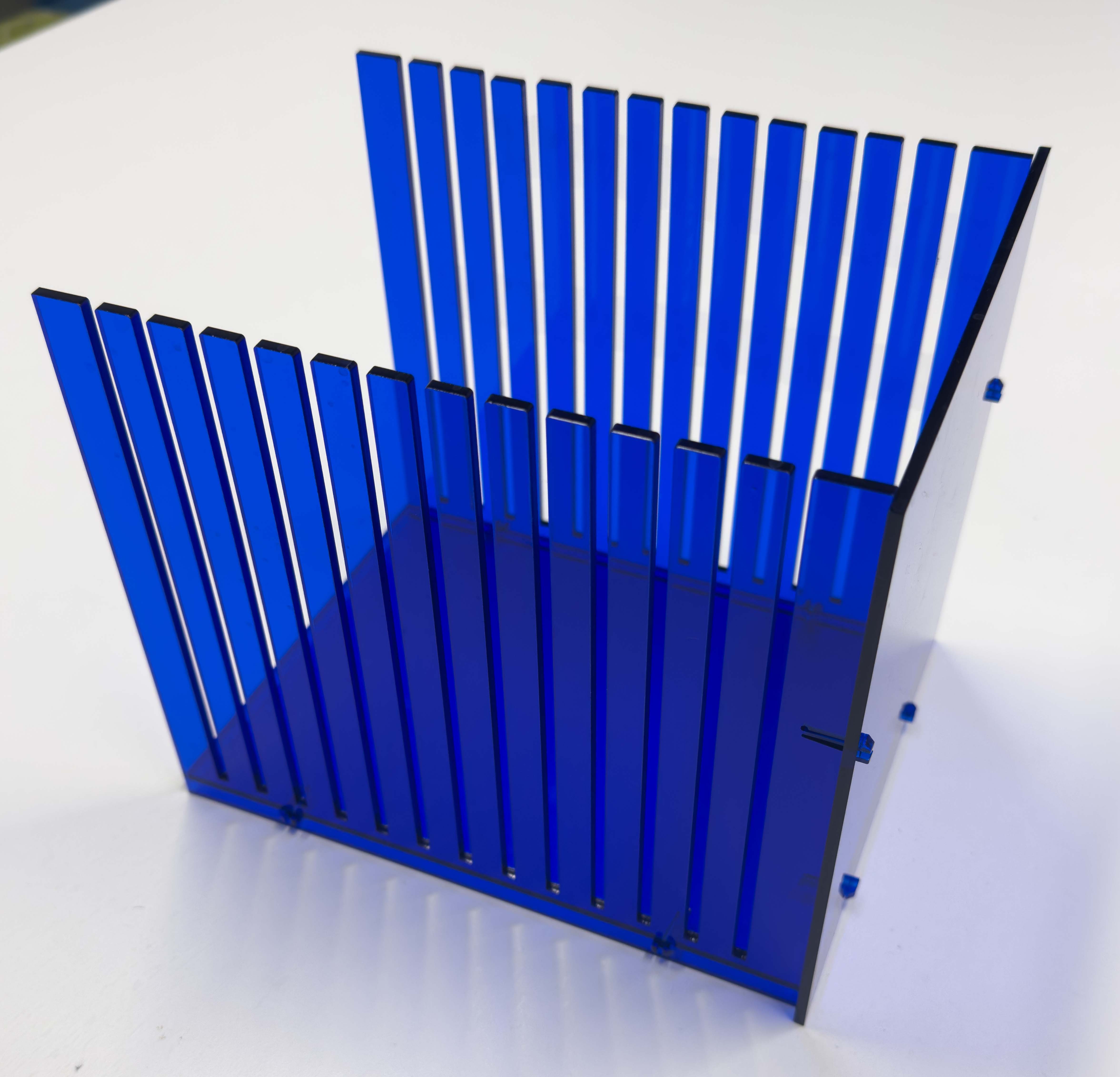 Assembled bread slicer